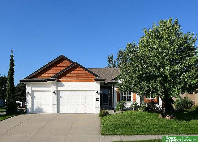 Property at 10418 Spyglass Dr, Omaha, NE 68136, 5 beds, 3 baths
