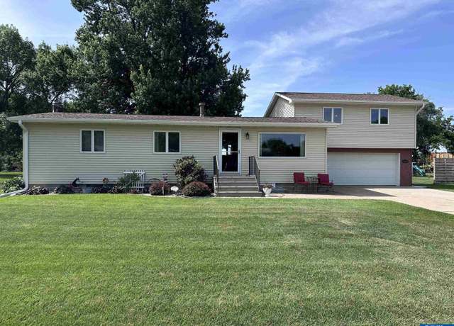 Property at 128 Mark St, Aurora, NE 68818, 3 beds, 2 baths
