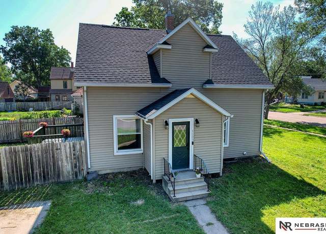 Property at 1102 Plum St, Lincoln, NE 68502, 3 beds, 2 baths