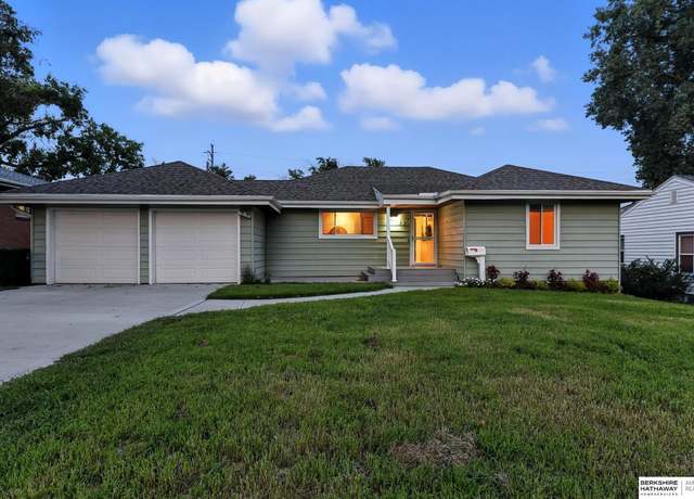 Property at 533 N 72nd Ave, Omaha, NE 68114, 3 beds, 2 baths