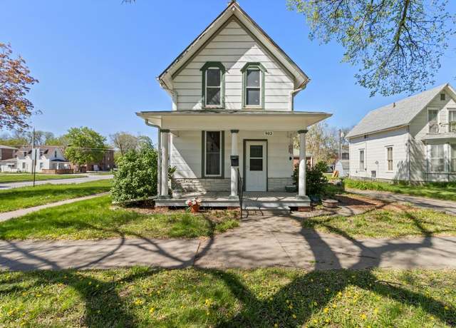 Property at 902 F St, Lincoln, NE 68508-3131, 2 beds, 1.5 baths