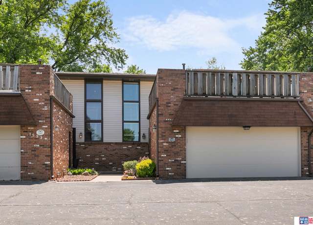 Property at 1527 Janice Ct, Lincoln, NE 68506, 3 beds, 2.5 baths