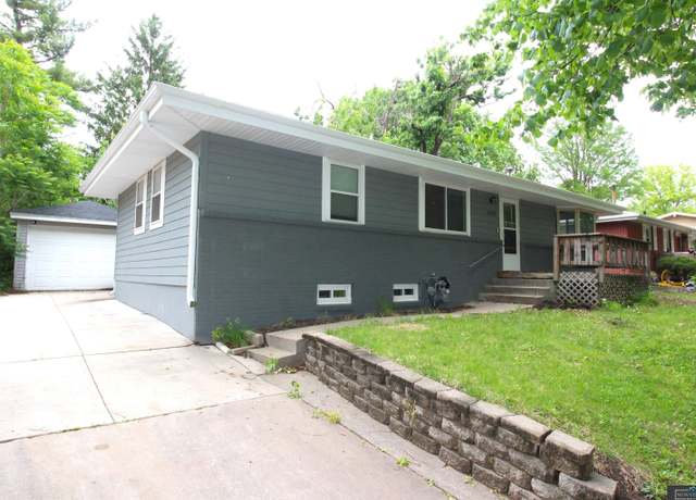 Property at 1425 Meadow Dale Dr, Lincoln, NE 68505, 3 beds, 2 baths