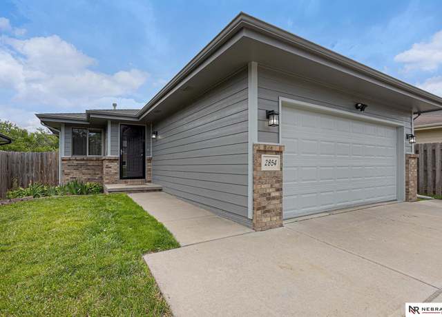 Property at 2854 NW 53 St, Lincoln, NE 68524, 3 beds, 2 baths