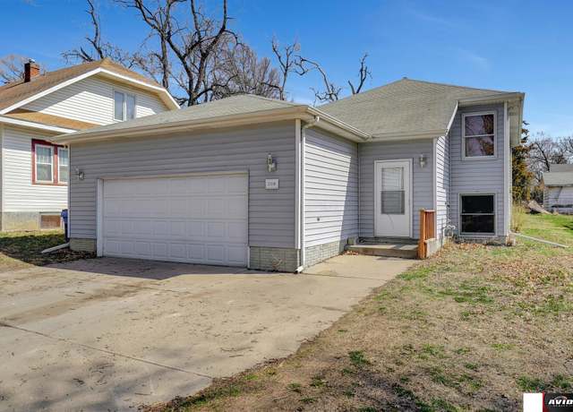 Property at 1110 N 43 St, Lincoln, NE 68503, 4 beds, 2 baths
