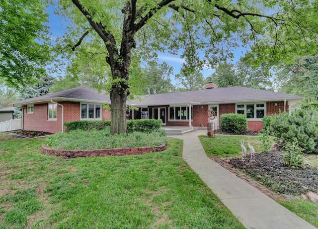 Property at 929 S Cotner Blvd, Lincoln, NE 68510, 4 beds, 3.5 baths