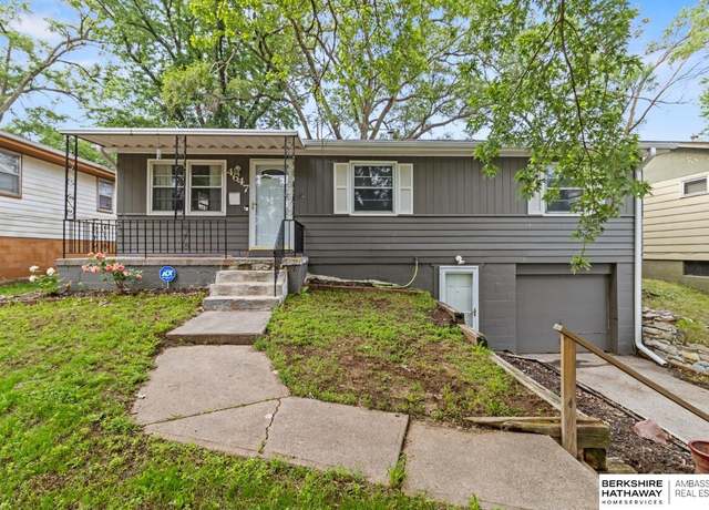 Property at 4647 Camden Ave, Omaha, NE 68104, 3 beds, 2 baths