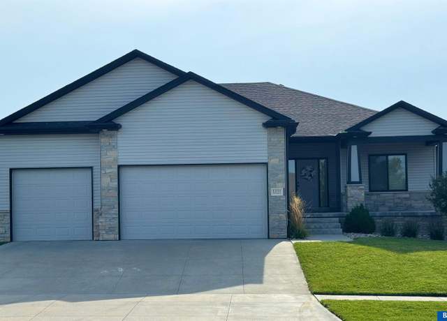 Property at 1231 W Lander Dr, Lincoln, NE 68521, 6 beds, 3 baths