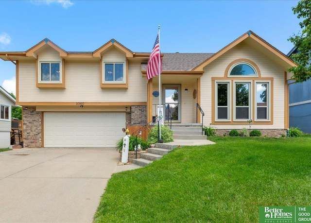 Property at 10910 Bauman Ave, Omaha, NE 68164, 3 beds, 2.5 baths