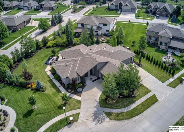 Property at 19606 Charles Cir, Elkhorn, NE 68022, 4 beds, 3.5 baths
