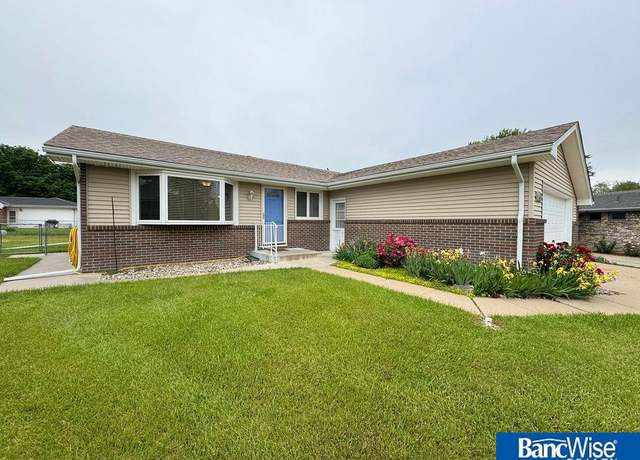 Property at 1631 Denby Pl, Lincoln, NE 68505, 3 beds, 3 baths