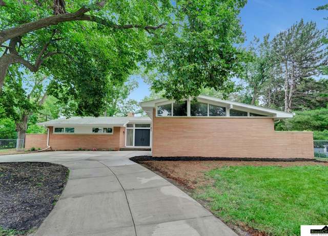 Property at 6123 A St, Lincoln, NE 68506, 4 beds, 3 baths