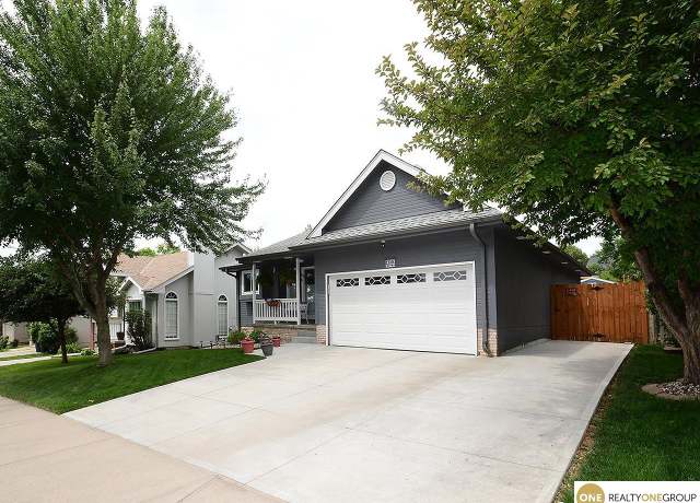 Property at 4810 N 126th St, Omaha, NE 68164, 3 beds, 2.5 baths