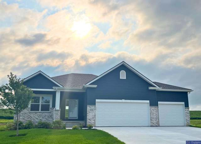 Property at 13112 S 44th Ave, Bellevue, NE 68123, 2 beds, 2.5 baths