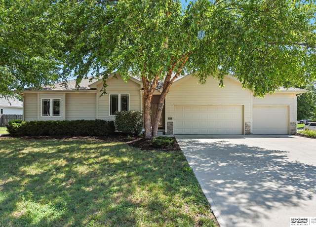 Property at 3915 N 150 St, Omaha, NE 68118, 3 beds, 3 baths