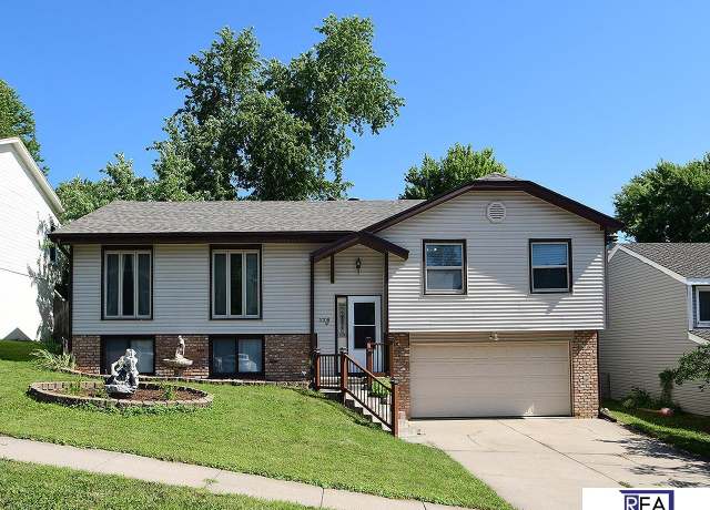 Property at 3708 Schuemann Dr, Bellevue, NE 68123-2219, 3 beds, 2.5 baths