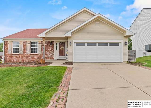 Property at 16325 Erskine St, Omaha, NE 68116, 3 beds, 2 baths