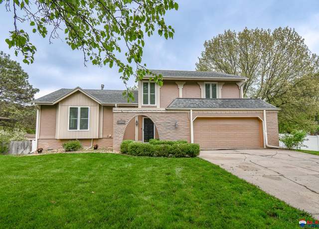 Property at 5030 S 65th St, Lincoln, NE 68516, 3 beds, 3.5 baths
