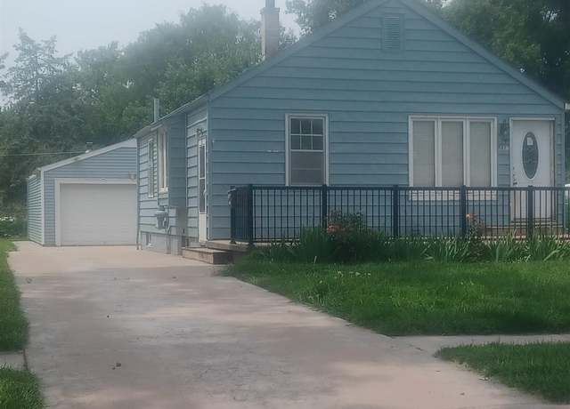 Property at 2310 Main St, Bellevue, NE 68005, 2 beds, 1 bath
