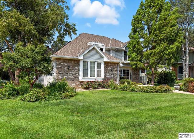 Property at 16222 Oak Cir, Omaha, NE 68130, 4 beds, 3.5 baths