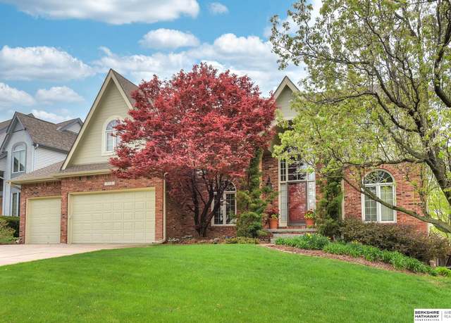 Property at 17151 P St, Omaha, NE 68135, 4 beds, 3.5 baths