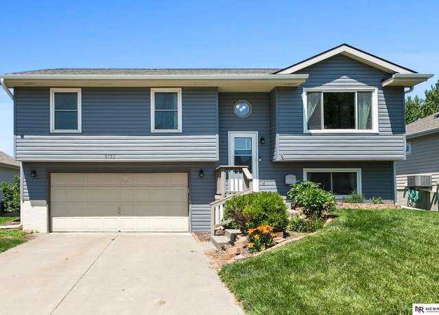 Property at 6105 NW 12th St, Lincoln, NE 68521, 3 beds, 3 baths