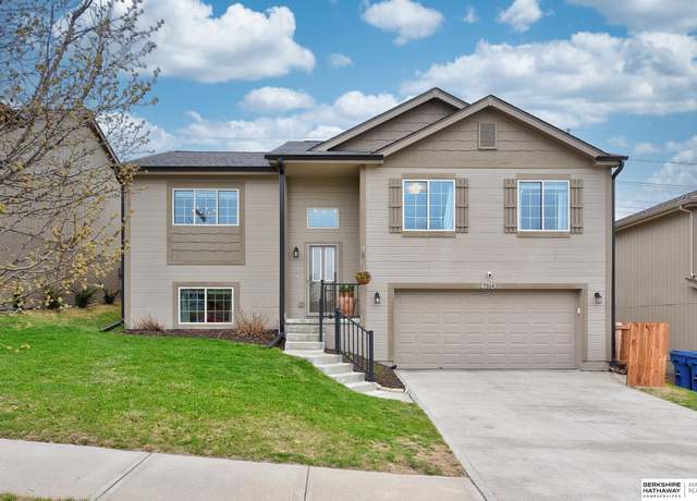 Property at 7314 N 143rd St, Omaha, NE 68142, 3 beds, 2.5 baths