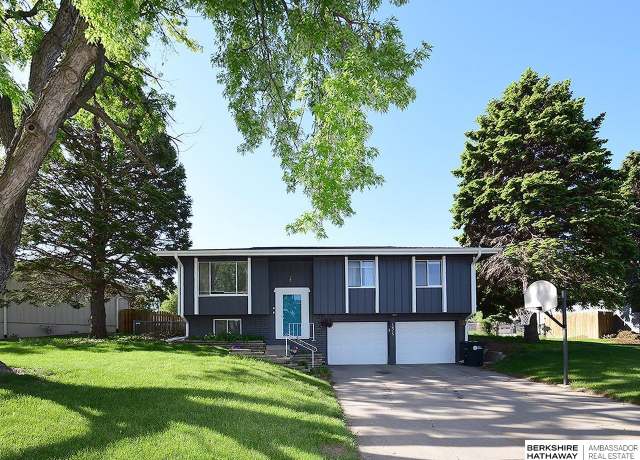 Property at 10315 P St, Omaha, NE 68127, 3 beds, 1.5 baths