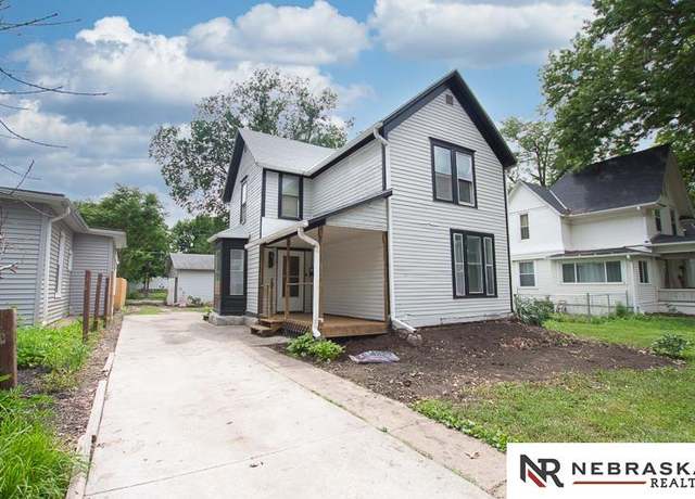 Property at 1801 Euclid Ave, Lincoln, NE 68502, 4 beds, 2 baths