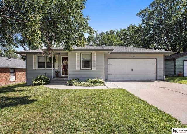 Property at 1945 Fairfield St, Lincoln, NE 68521, 2 beds, 2 baths