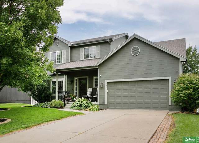 Property at 1711 Lakewood Dr, Papillion, NE 68046, 5 beds, 3.5 baths