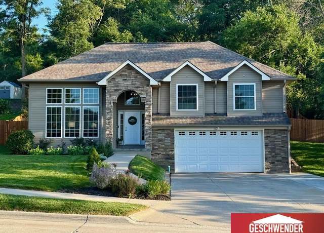 Property at 1511 Platinum Dr, Crescent, IA 51526, 3 beds, 2.5 baths