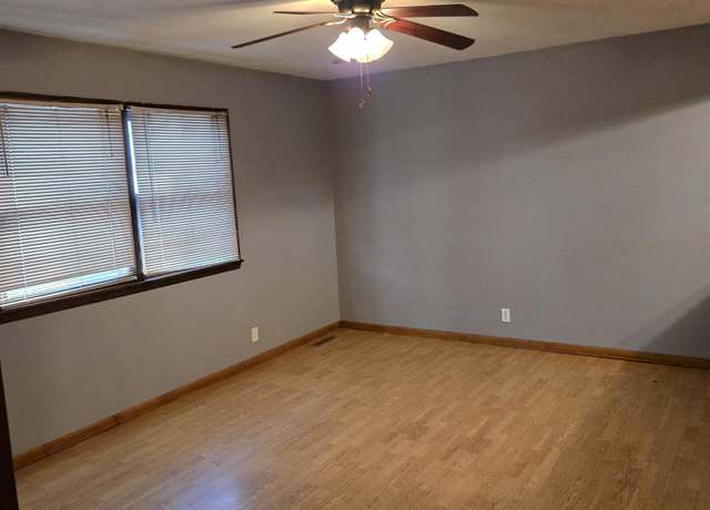Property at 9380 Ohio St W, Omaha, NE 68134, 3 beds, 1.5 baths