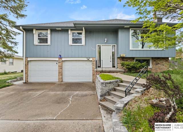 Property at 7112 Pine Dr, La Vista, NE 68128, 3 beds, 2.5 baths