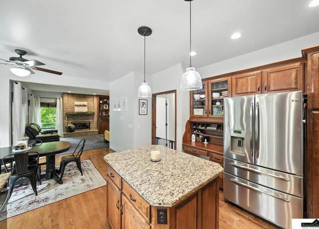 Property at 5807 S 167 Ave, Omaha, NE 68135, 4 beds, 3.5 baths