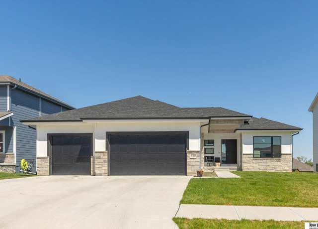 Property at 7707 S 199 St, Gretna, NE 68028, 5 beds, 3 baths