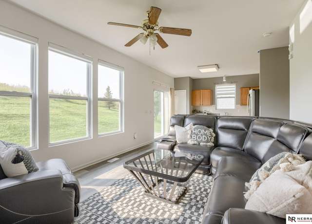 Property at 7812 N 107th Ave, Omaha, NE 68122, 4 beds, 3.5 baths