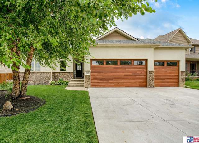 Property at 8923 S 30th St, Lincoln, NE 68516, 4 beds, 3 baths