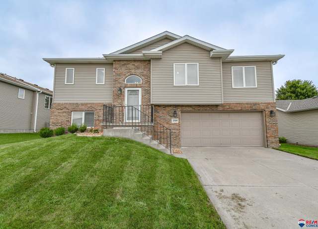 Property at 2309 NW 43rd St, Lincoln, NE 68524, 3 beds, 3 baths