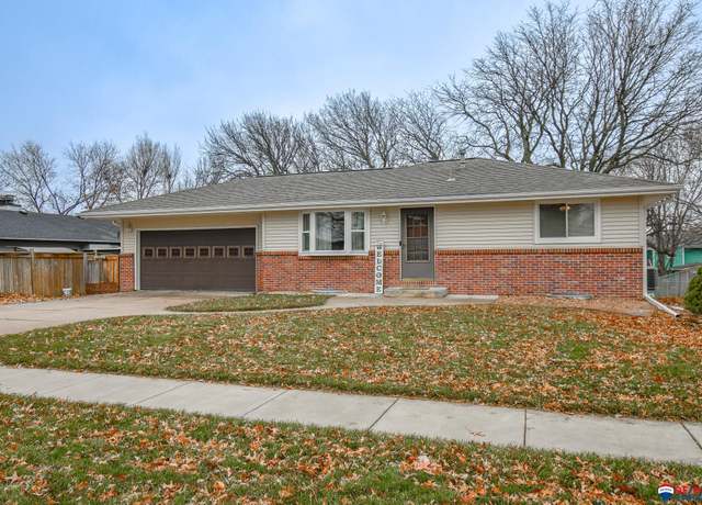 Property at 2310 SW 18th St, Lincoln, NE 68522, 3 beds, 2 baths