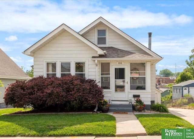 Property at 816 S 49th St, Omaha, NE 68106, 2 beds, 1.5 baths