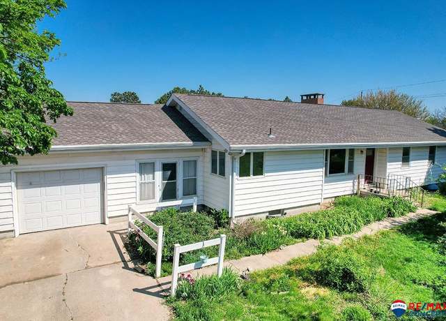 Property at 527 210th Rd, Milford, NE 68405, 3 beds, 2 baths