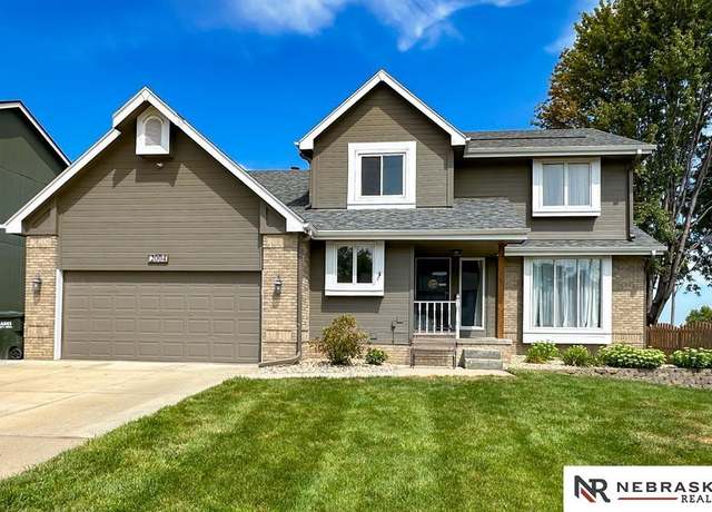 Property at 2004 Windcrest Ave, Papillion, NE 68133, 4 beds, 3.5 baths
