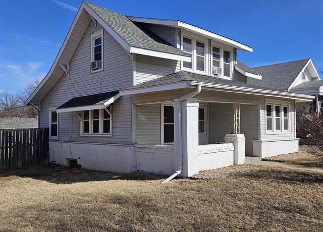 Property at 909 9th St, Fairbury, NE 68352, 3 beds, 1 bath