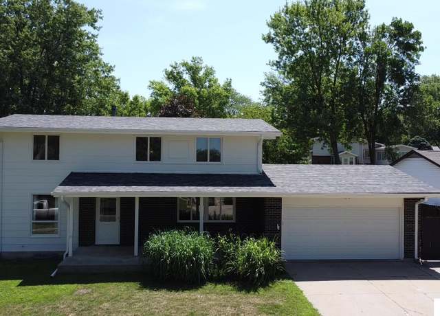 Property at 440 Sycamore Dr, Lincoln, NE 68510, 4 beds, 2.5 baths