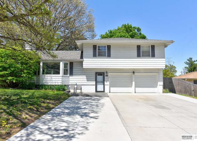 Property at 12310 Woolworth Ave, Omaha, NE 68144, 3 beds, 2 baths