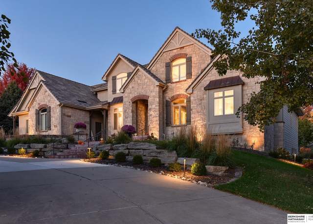 Property at 13650 Hamilton St, Omaha, NE 68154, 5 beds, 4.5 baths