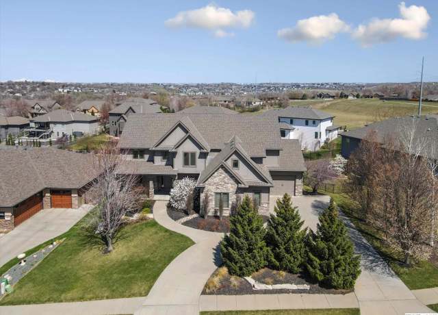 Property at 18664 Oregon Cir, Elkhorn, NE 68022, 6 beds, 4.5 baths