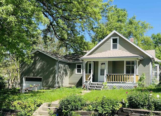 Property at 5822 Lake St, Omaha, NE 68104, 4 beds, 1 bath