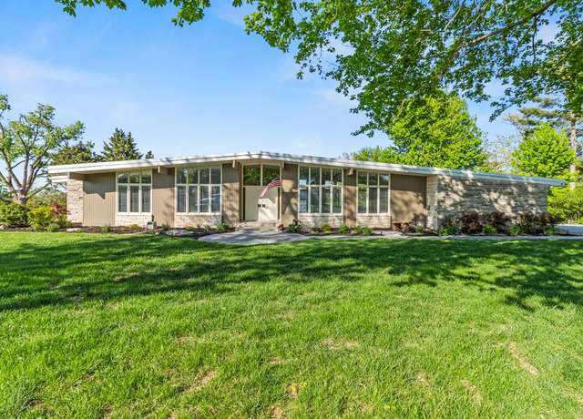 Property at 6426 Country Squire Ln, Omaha, NE 68152, 3 beds, 2.5 baths